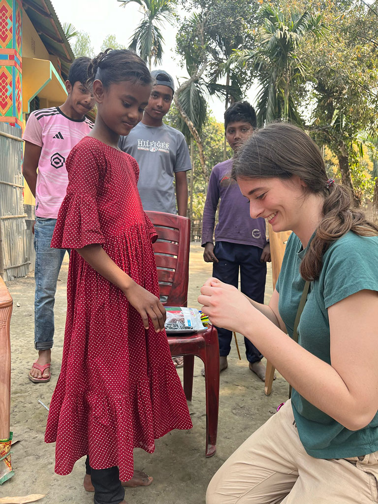 Sabine Thomas makes bracelets with local kids